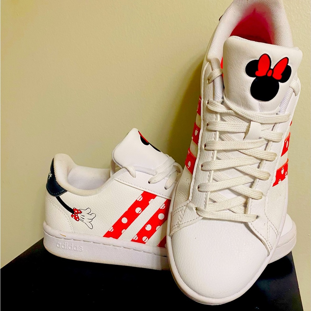Adidas/Disney “Minnie Mouse” Tennis Shoes. Sz 7 1/2 GW6247